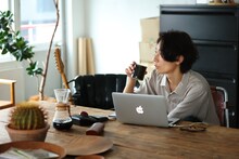 CM「ペイディ 買えるは、叶えるの始まり。 川上洋平篇」より。