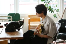 CM「ペイディ 買えるは、叶えるの始まり。 川上洋平篇」より。