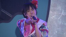 私立恵比寿中学の過去のライブ映像より、安本彩花の歌唱シーン。