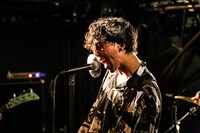 杉森ジャック（Vo, G）（撮影：ゴンダイメグミ）