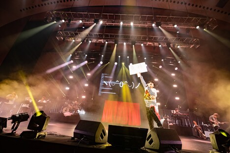 オーイシマサヨシ「エンターテイナー」の様子。（撮影：大参久人）