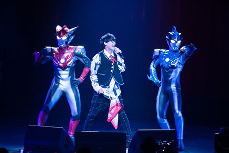 オーイシマサヨシ「エンターテイナー」の様子。（撮影：大参久人）