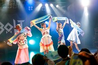 「Catch The Rainbow」をパフォーマンスするB.O.L.T。（撮影：笹森健一）