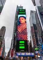 アメリカ・ニューヨークのタイムズスクエアに登場した「EQUAL」の広告。
