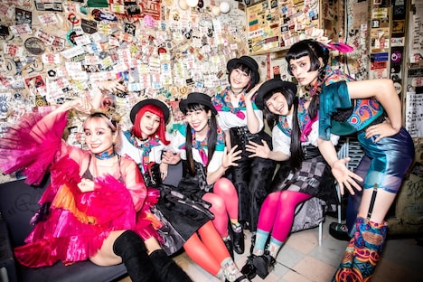 チャラン・ポ・ランタンとサポートメンバー。（Photo by Masayo）