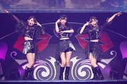 召喚されたGuilty Kiss、バンドを引き連れて力強く“愛”を歌う