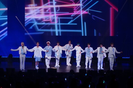 「KCON World Premiere: The Triangle」円神の第1部のライブの様子。 （写真提供：CJ ENM） 「KCON:TACT HI 5」 (c)CJ ENM Co., Ltd, All Rights Reserved