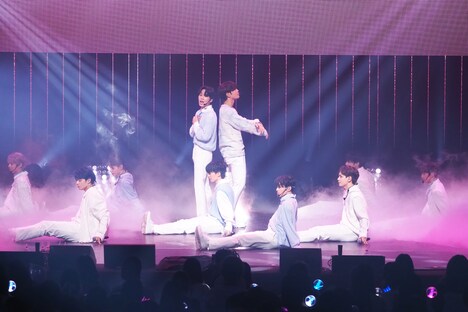 「KCON World Premiere: The Triangle」JO1の第2部のライブの様子。 （写真提供：CJ ENM） 「KCON:TACT HI 5」 (c)CJ ENM Co., Ltd, All Rights Reserved