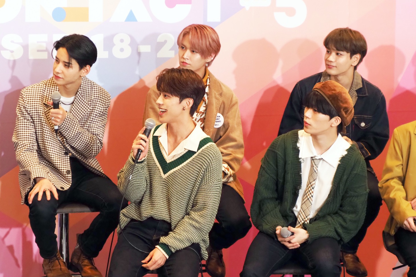 「KCON STUDIO LIVE from JAPAN」でトークをするJO1。 （写真提供：CJ ENM） 「KCON:TACT HI 5」 (c)CJ ENM Co., Ltd, All Rights Reserved