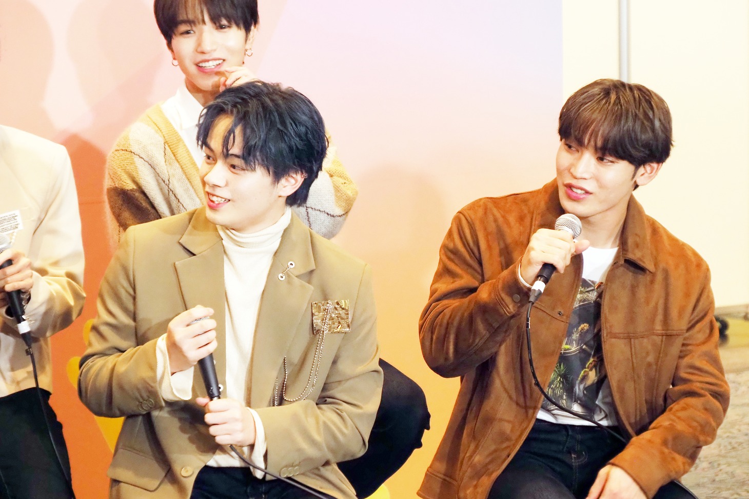 「KCON STUDIO LIVE from JAPAN」でトークをするJO1。 （写真提供：CJ ENM） 「KCON:TACT HI 5」 (c)CJ ENM Co., Ltd, All Rights Reserved