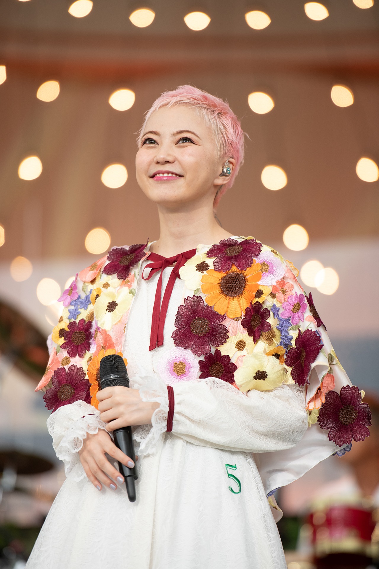 安本彩花