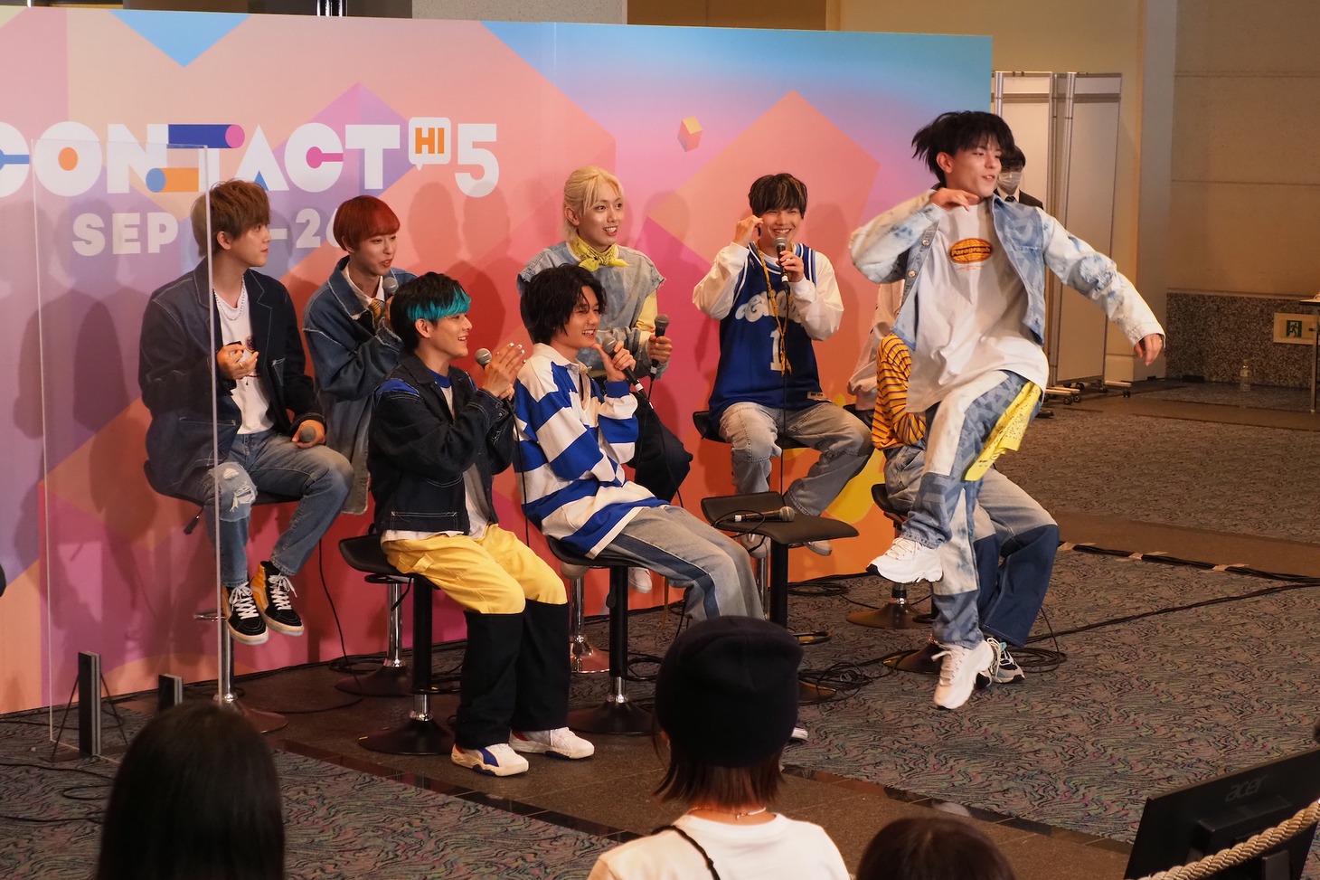 「KCON STUDIO LIVE from JAPAN」でトークをする円神。 （写真提供：CJ ENM） 「KCON:TACT HI 5」 (c)CJ ENM Co., Ltd, All Rights Reserved