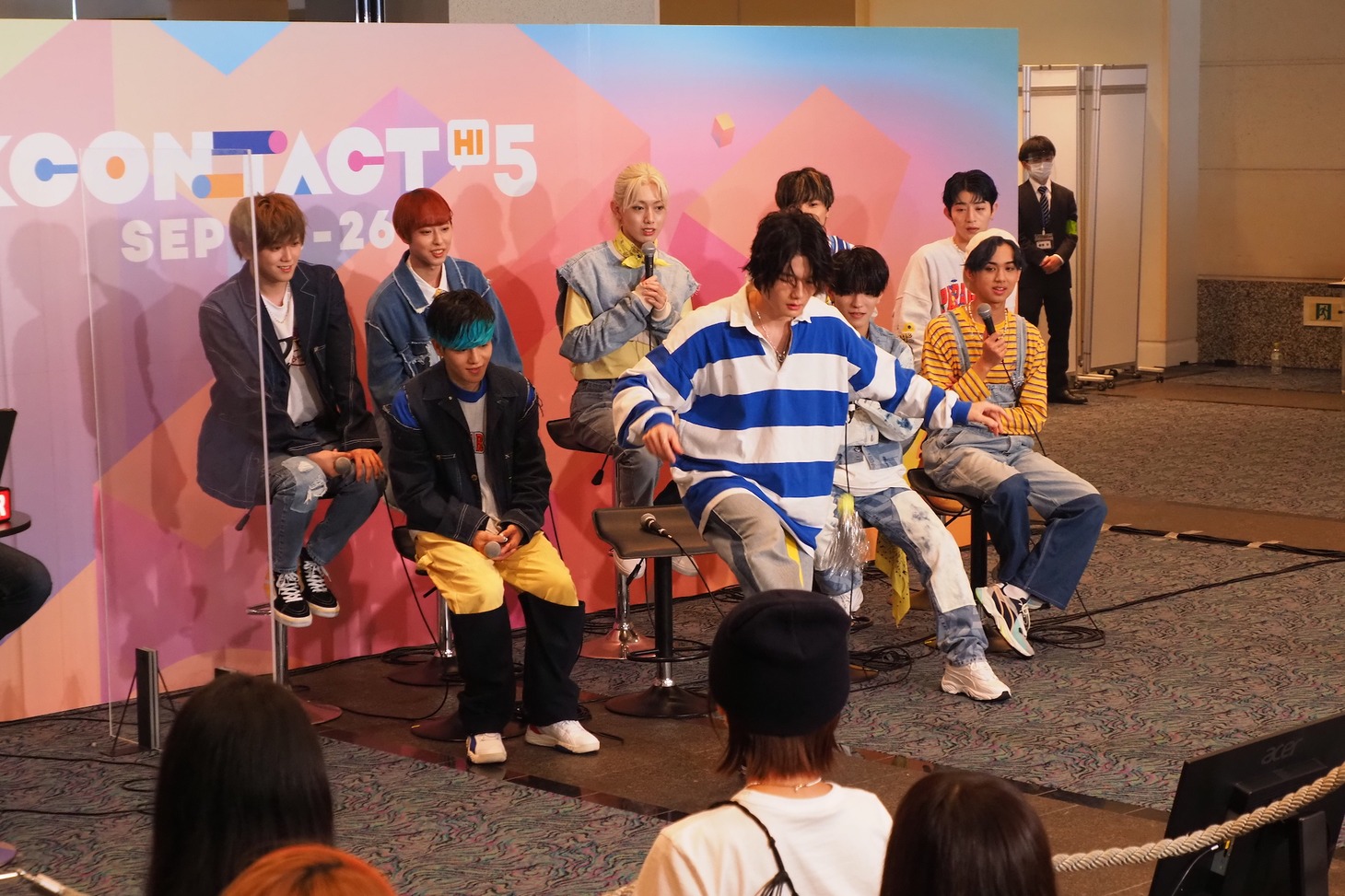 「KCON STUDIO LIVE from JAPAN」でトークをする円神。 （写真提供：CJ ENM） 「KCON:TACT HI 5」 (c)CJ ENM Co., Ltd, All Rights Reserved
