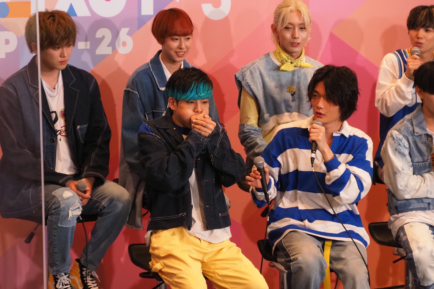 「KCON STUDIO LIVE from JAPAN」でトークをする円神。 （写真提供：CJ ENM） 「KCON:TACT HI 5」 (c)CJ ENM Co., Ltd, All Rights Reserved