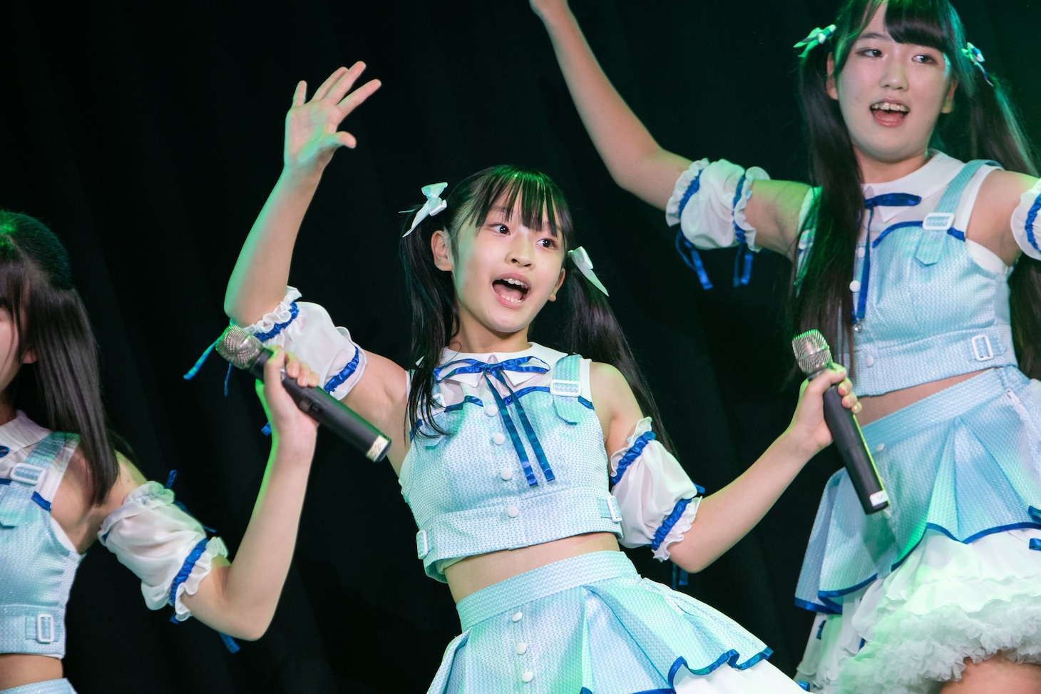 左から西野心桜、小夏ゆあな。