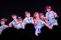 左から羽乃花音、蒼井湊、南みゆか、夢乃心咲、一之瀬天葉 、小夏ゆあな、宇佐美みい。