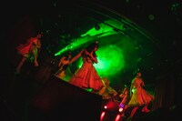 Devil ANTHEM.によるライブの様子。