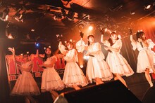 Devil ANTHEM.によるライブの様子。