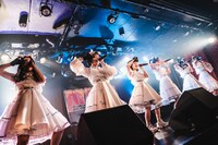 Devil ANTHEM.によるライブの様子。