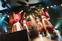 Kolokolによるライブの様子。