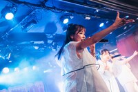 Malcolm Mask McLarenによるライブの様子。