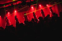 Devil ANTHEM.によるライブの様子。