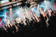 Devil ANTHEM.によるライブの様子。