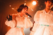 Devil ANTHEM.によるライブの様子。