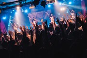Kolokolによるライブの様子。