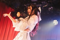 ワールズエンド。によるライブの様子。