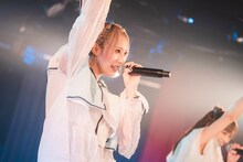 Malcolm Mask McLarenによるライブの様子。