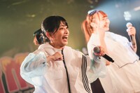 Malcolm Mask McLarenによるライブの様子。