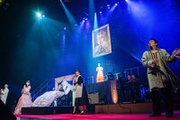 王にシティポップを聴かせる眉村ちあき。