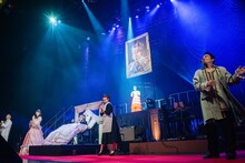 王にシティポップを聴かせる眉村ちあき。