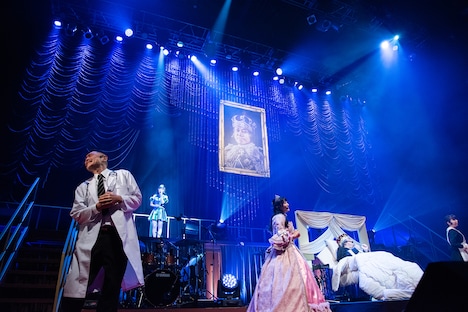 音楽の力で息を吹き返す王。