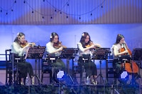 ストリングスカルテットの島田光理（1st Violin）、加藤かな子（2nd Violin）、筒田咲紀（Viola）、大浦萌（Cello）。