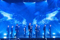 「KCON:TACT HI 5」でのINIのパフォーマンスの様子。（写真提供：CJ ENM） 「KCON:TACT HI 5」 (c)CJ ENM Co., Ltd, All Rights Reserved