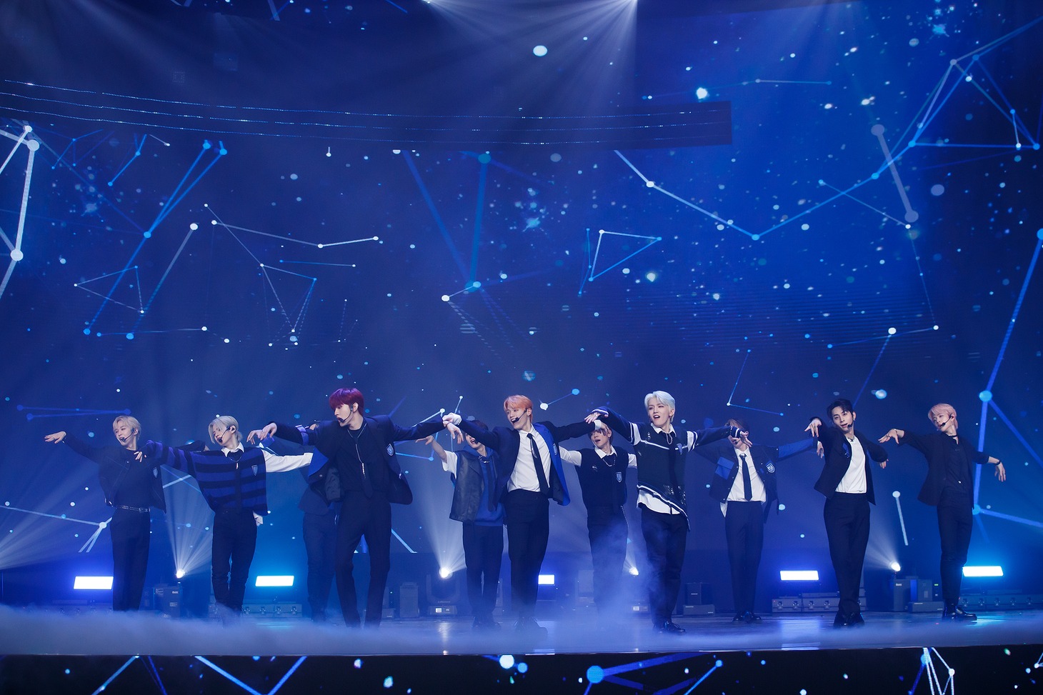 「KCON:TACT HI 5」でのINIのパフォーマンスの様子。（写真提供：CJ ENM） 「KCON:TACT HI 5」 (c)CJ ENM Co., Ltd, All Rights Reserved