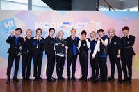 「KCON:TACT HI 5」でのINIのフォトセッションの様子。（写真提供：CJ ENM） 「KCON:TACT HI 5」 (c)CJ ENM Co., Ltd, All Rights Reserved