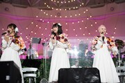 初のソロパフォーマンスについて話す小久保柚乃(中央)。