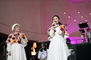 初のソロパフォーマンスについて話す風見和香(右)。