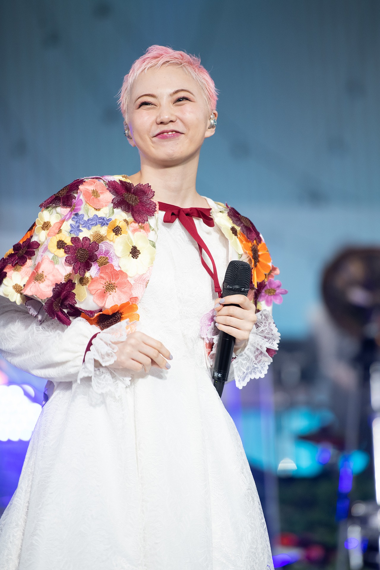 安本彩花