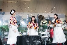 エビ中新メンバーの桜木心菜、小久保柚乃、風見和香（左から）。