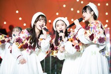 新メンバーの桜木心菜、風見和香、小久保柚乃（左から）。