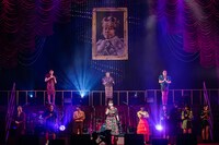 マイクリレーで歌をつないだ参加メンバー。