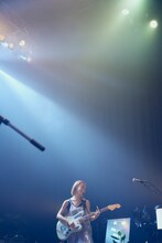 塩塚モエカ（Vo, G）（Photo by Yuki Kawashima）