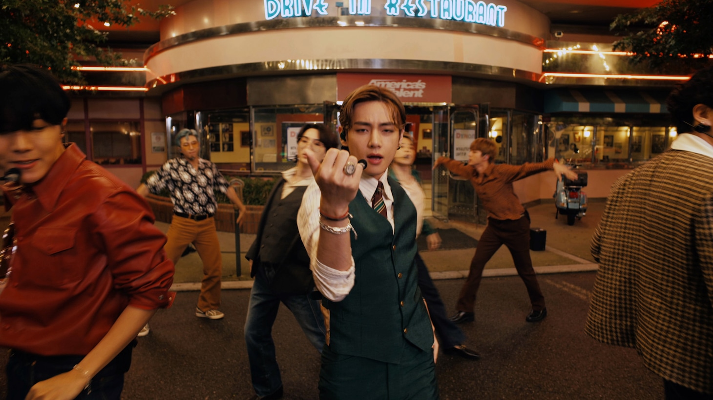 「アメリカズ・ゴット・タレント」シーズン15のBTSパフォーマンスシーン。(c)2020 Simco Ltd. and FremantleMedia North America, Inc. ALL RIGHTS RESERVED