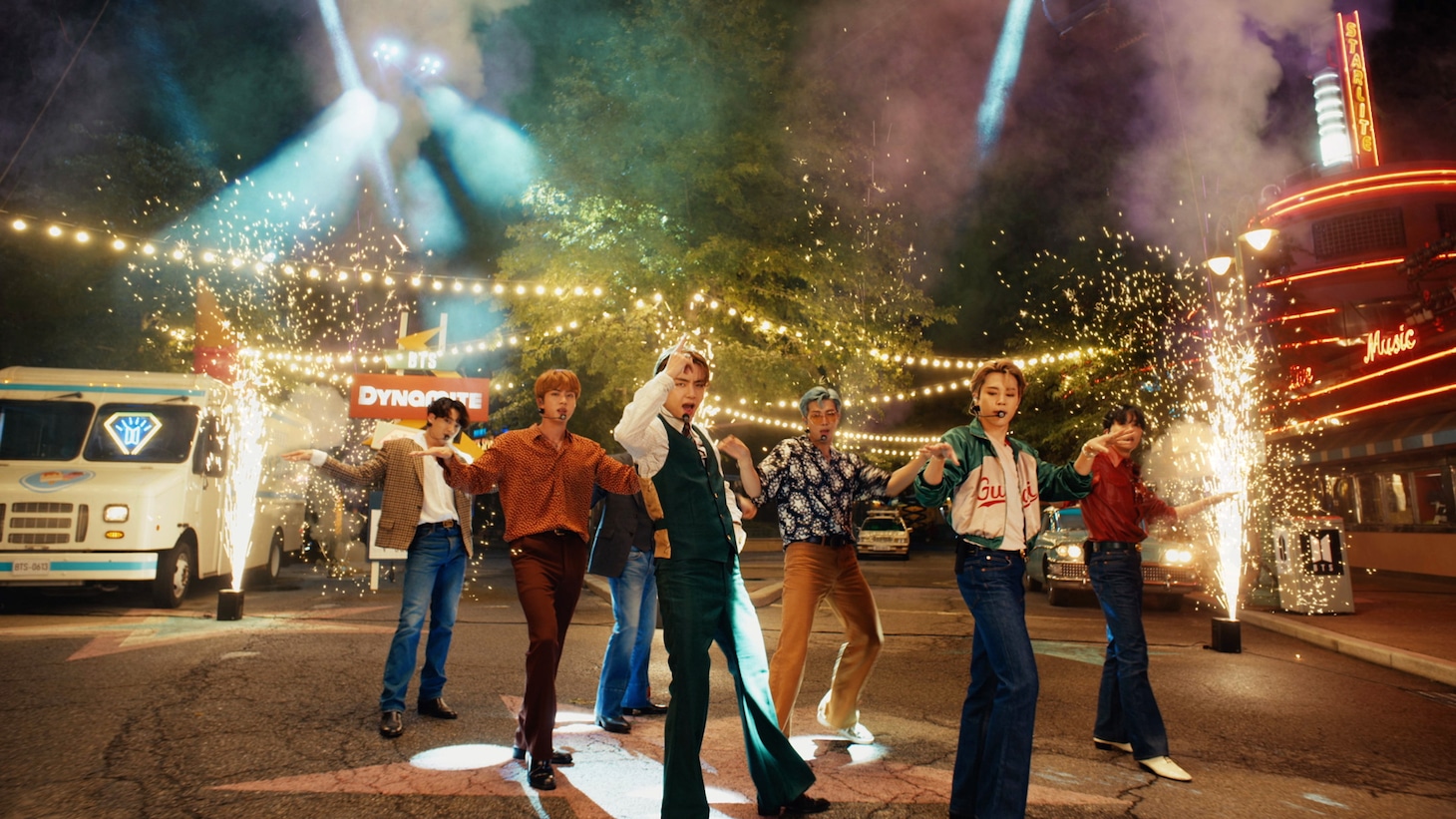 「アメリカズ・ゴット・タレント」シーズン15のBTSパフォーマンスシーン。(c)2020 Simco Ltd. and FremantleMedia North America, Inc. ALL RIGHTS RESERVED