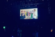 アバンティーズの楽屋からの生中継映像。(撮影:後藤壮太郎)