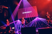 アバンティーズのライブの様子。(撮影:後藤壮太郎)